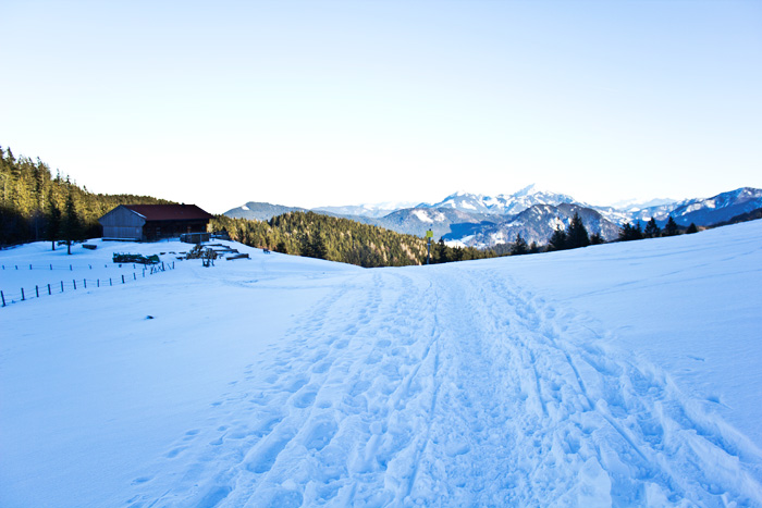 Wandern im Winter Spuren im Schnee