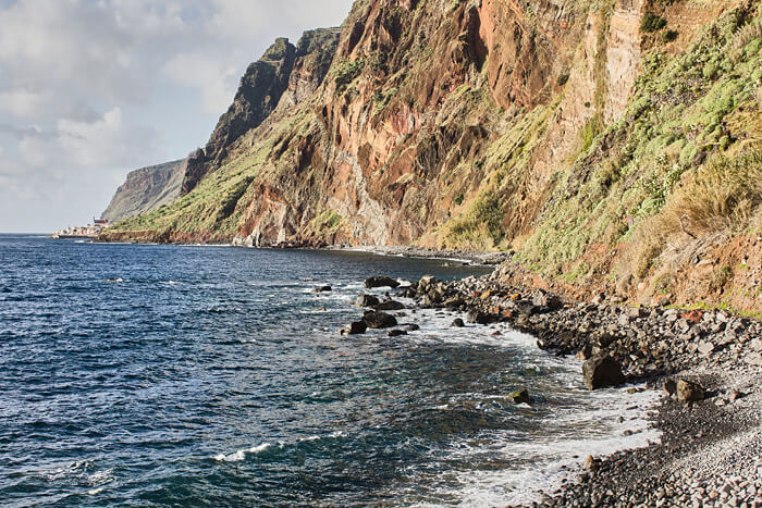 Madeira Sehenswürdigkeiten Klippen Brandung