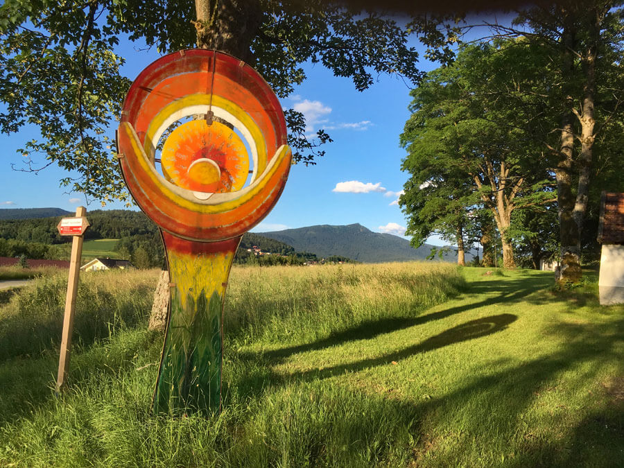 Wandern im Lamer winkel - Glasskulptur in Arrach